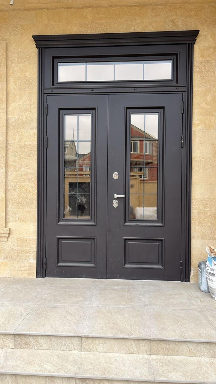 Входная дверь с окном термо