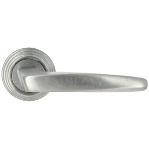 Дверная ручка Extreza VERRA (Вера) 327 на розетке R05 матовый хром F05