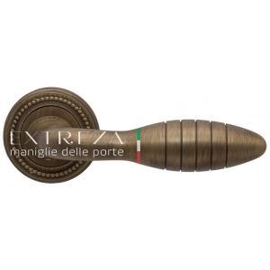 Дверная ручка Extreza MIREL (Мирел) 316 на розетке R03 матовая бронза F03