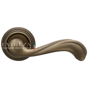 Дверная ручка Extreza NINA (Нина) 317 на розетке R05 матовая бронза F03
