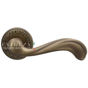 Дверная ручка Extreza NINA (Нина) 317 на розетке R06 матовая бронза F03