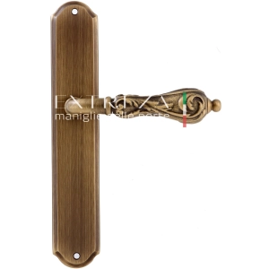 Дверная ручка Extreza GRETA (Грета) 302 на планке PL03 матовая бронза F03