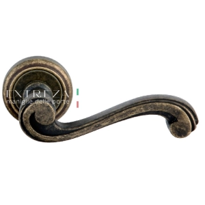 Дверная ручка Extreza LINA (Лина) 313 на розетке R01 античная бронза