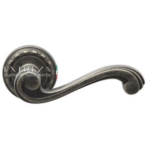 Дверная ручка Extreza LINA (Лина) 313 на розетке R02 античное серебро